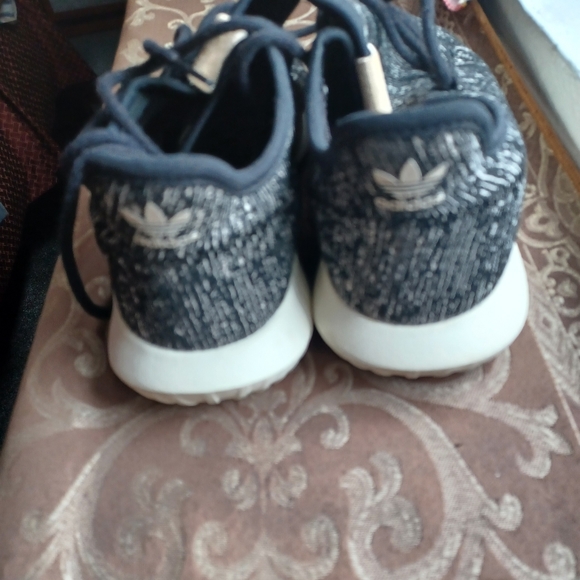 Like new - comfy Adidas cloudfoam sneakers - barely worn few times only! - Picture 4 of 6